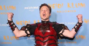 Lối sống kỳ quặc của Elon Musk