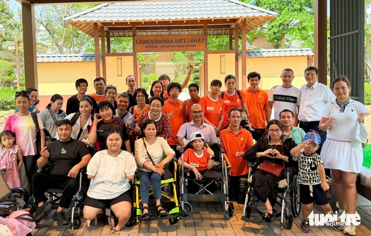 Lớp học đặc biệt giúp nạn nhân da cam lưu giữ khoảnh khắc bằng điện thoại Lớp học đặc biệt giúp nạn nhân da cam lưu giữ khoảnh khắc bằng điện thoại