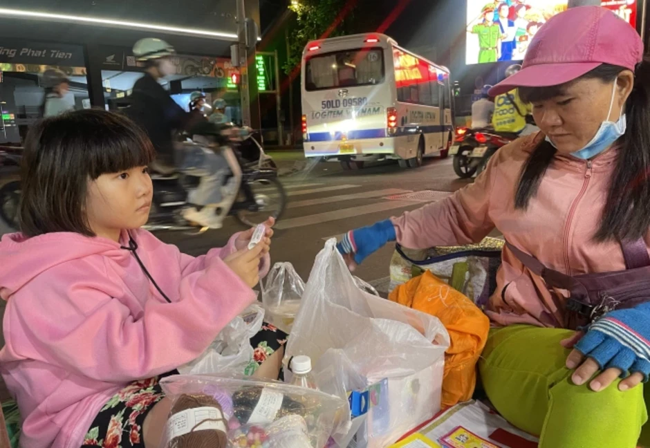 Lớp học trên vỉa hè của chàng trai người Anh Lớp học trên vỉa hè của chàng trai người Anh