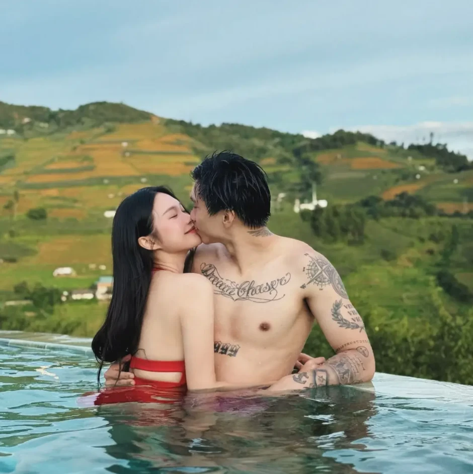 Lúc thanh thuần khi sexy "bốc lửa", Doãn Hải My "diễn trọn 2 vai" bên Văn Hậu Lúc thanh thuần khi sexy "bốc lửa", Doãn Hải My "diễn trọn 2 vai" bên Văn Hậu