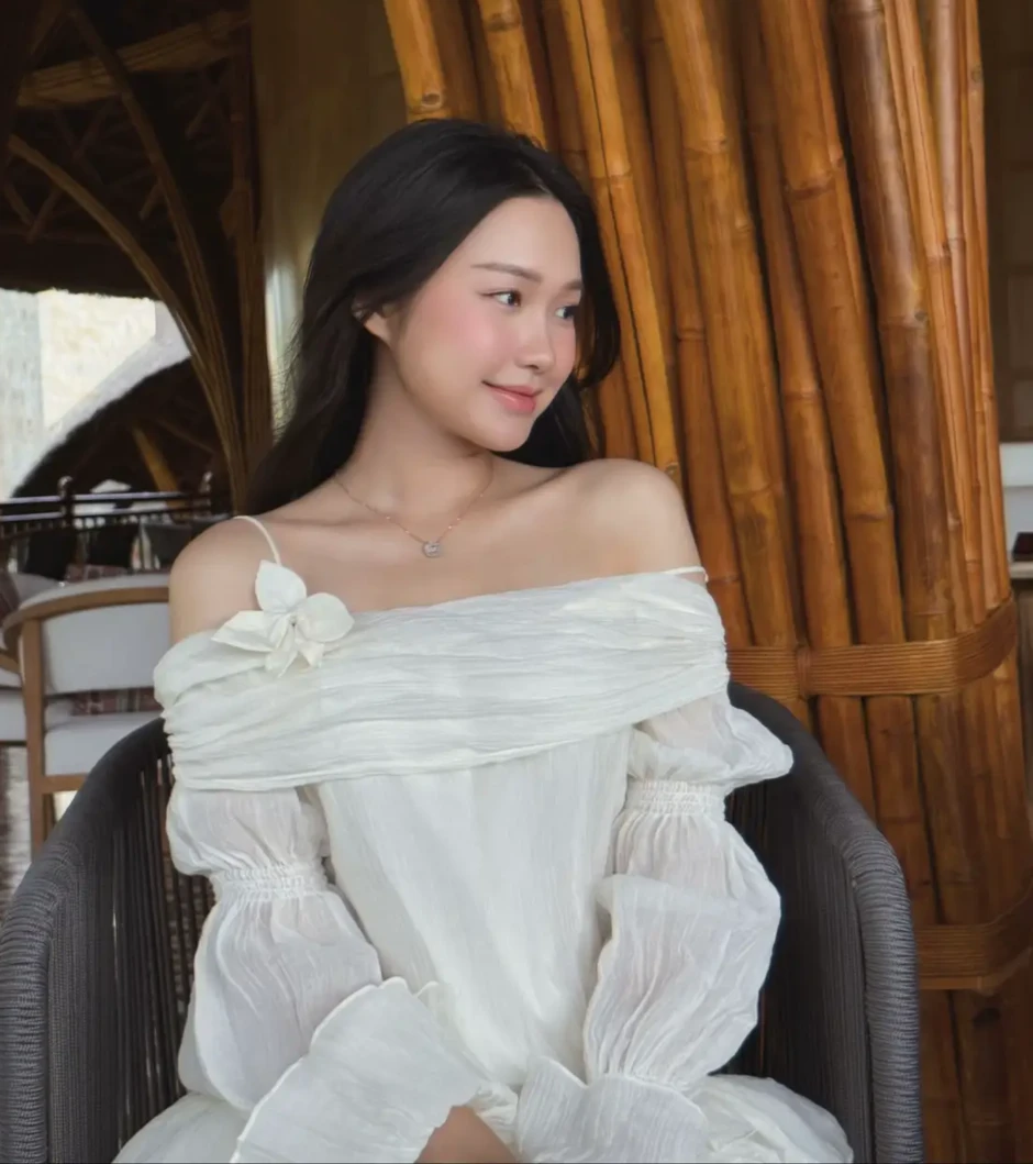 Lúc thanh thuần khi sexy "bốc lửa", Doãn Hải My "diễn trọn 2 vai" bên Văn Hậu Lúc thanh thuần khi sexy "bốc lửa", Doãn Hải My "diễn trọn 2 vai" bên Văn Hậu