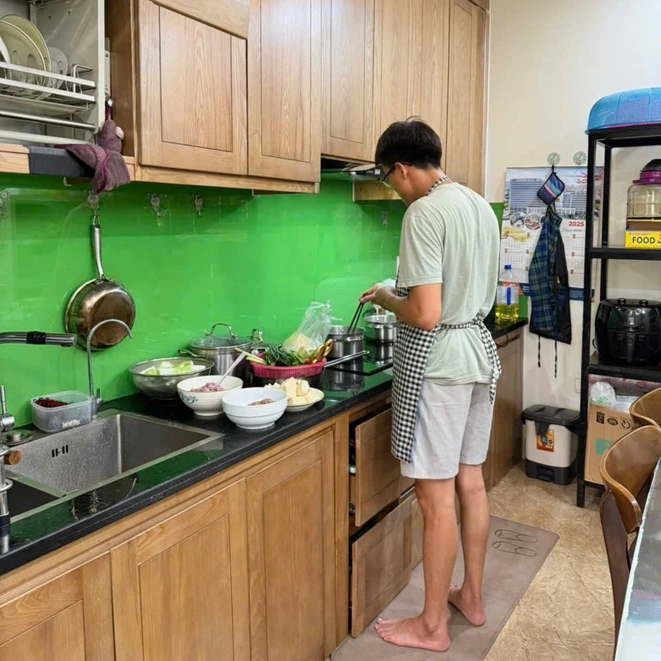 Lương 40 triệu đồng/tháng, người đàn ông ở Hà Nội bỏ việc về làm nội trợ