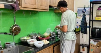 Lương 40 triệu đồng/tháng, người đàn ông ở Hà Nội bỏ việc về làm nội trợ