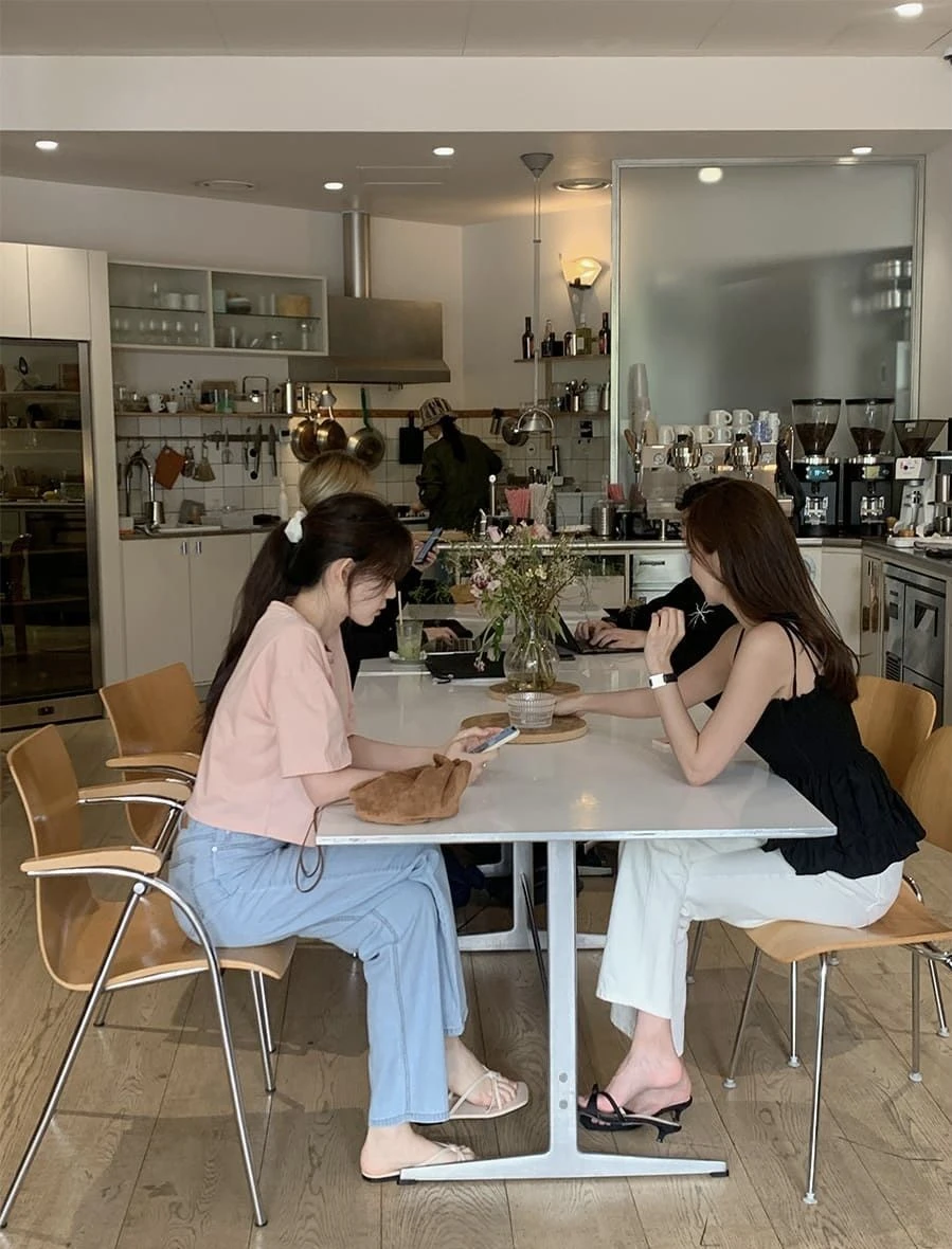 Lương tháng 40-50 triệu, chi 6-7 triệu mua hoa với gội đầu dưỡng sinh: “31 tuổi rồi, không tiêu tiền không thư giãn được” Lương tháng 40-50 triệu, chi 6-7 triệu mua hoa với gội đầu dưỡng sinh: “31 tuổi rồi, không tiêu tiền không thư giãn được”