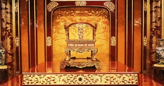 Lý do ngai vua triều Nguyễn bị phá hỏng chưa được phục chế dù đã gần 1 năm