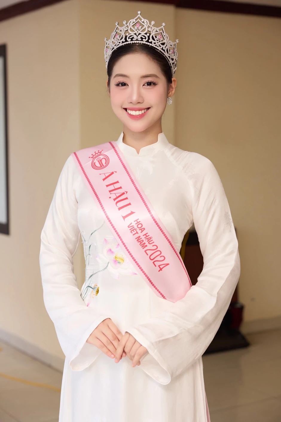 Mỹ nhân cao 1m70 mang quân hàm thiếu úy "lọt top tìm kiếm" với Đình Bắc: Từ gia thế đến học vấn đều đỉnh cao Mỹ nhân cao 1m70 mang quân hàm thiếu úy "lọt top tìm kiếm" với Đình Bắc: Từ gia thế đến học vấn đều đỉnh cao