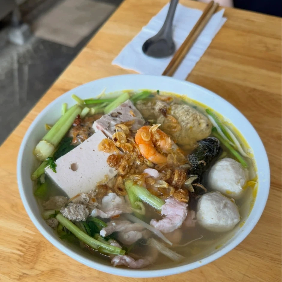 Mỹ nhân Hàn đóng "Mặt trăng ôm mặt trời" khoe ăn phở thả ga khi tới Hà Nội Mỹ nhân Hàn đóng "Mặt trăng ôm mặt trời" khoe ăn phở thả ga khi tới Hà Nội