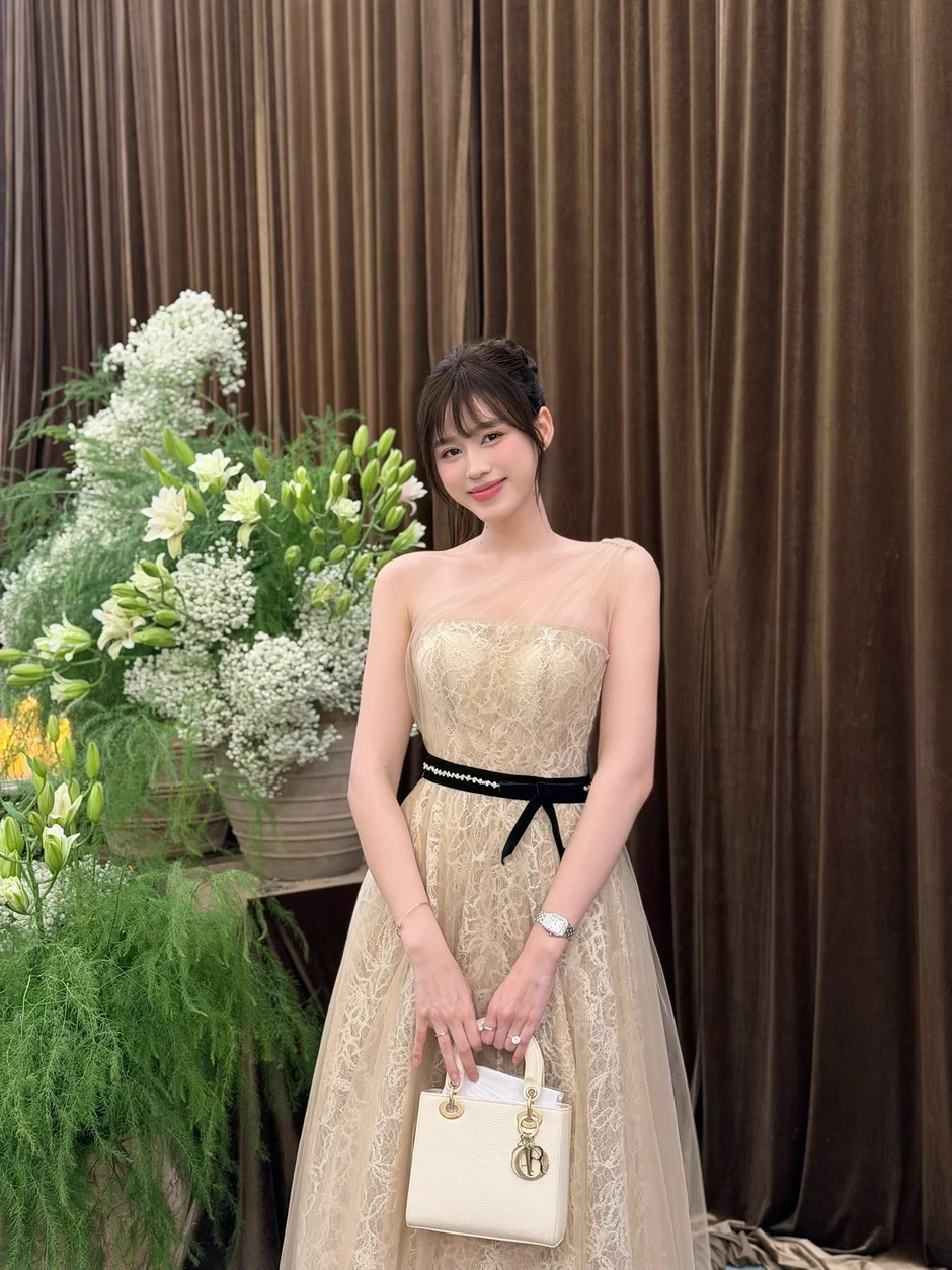 Mỹ nhân quê Thanh Hóa lấy chồng thiếu gia Quảng Trị: "Thăng hạng kép" visual lẫn style, khí chất phu nhân ngày càng cuốn