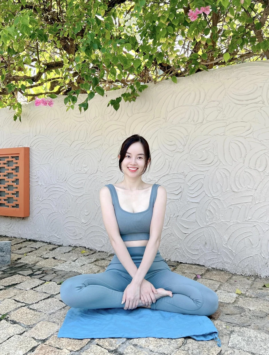 Mỹ nhân Việt từng mang bụng bầu vào chùa ở ẩn, giờ đã sinh con thứ 3: Viên mãn với chồng hiện tại, giàu có khó tả Mỹ nhân Việt từng mang bụng bầu vào chùa ở ẩn, giờ đã sinh con thứ 3: Viên mãn với chồng hiện tại, giàu có khó tả