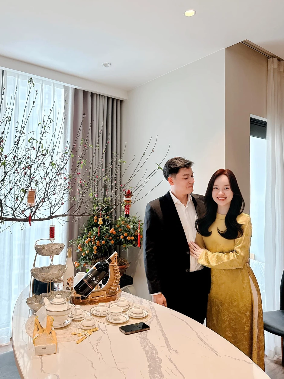 Mỹ nhân Việt từng mang bụng bầu vào chùa ở ẩn, giờ đã sinh con thứ 3: Viên mãn với chồng hiện tại, giàu có khó tả Mỹ nhân Việt từng mang bụng bầu vào chùa ở ẩn, giờ đã sinh con thứ 3: Viên mãn với chồng hiện tại, giàu có khó tả