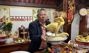 Mâm cỗ 'gà bay' trong lễ tế tổ ở Nghệ An
