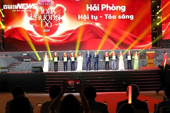 Mãn nhãn đêm khai mạc lễ hội Hoa Phượng Đỏ - Hải Phòng 2026 Mãn nhãn đêm khai mạc lễ hội Hoa Phượng Đỏ - Hải Phòng 2026