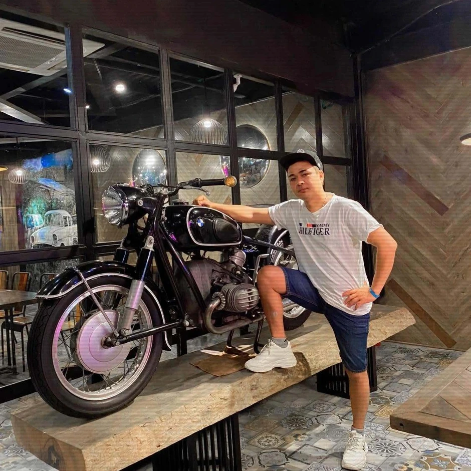Mang 2 triệu ra Hà Nội, chàng trai Tây Nguyên gây sốt vì phút ngẫu hứng Mang 2 triệu ra Hà Nội, chàng trai Tây Nguyên gây sốt vì phút ngẫu hứng