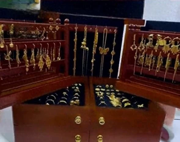Mang số vàng trị giá 190 triệu đồng đi bán, người phụ nữ chết lặng khi cửa hàng nói “Tất cả đều là giả”: Cảnh sát vào cuộc điều tra