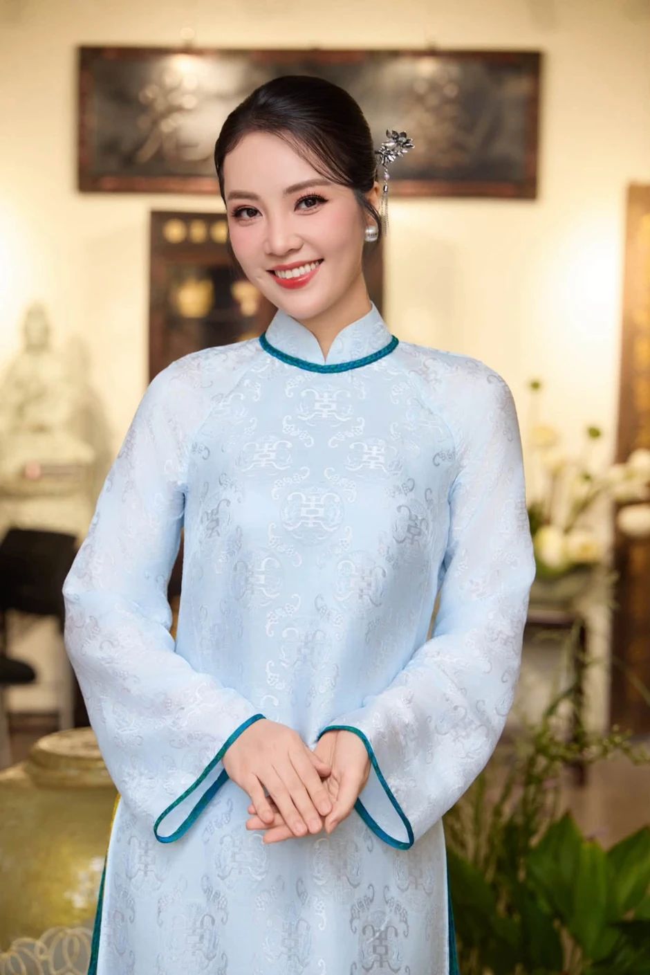 MC đài truyền hình SN 1986 là Hoa Khôi Đại học Ngoại thương, có bằng thạc sĩ Quản trị Kinh doanh MC đài truyền hình SN 1986 là Hoa Khôi Đại học Ngoại thương, có bằng thạc sĩ Quản trị Kinh doanh