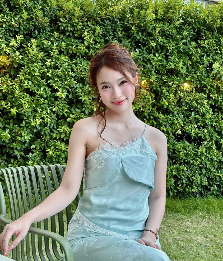 MC Khánh Vy và “aura” tri thức lên thẳng hot search MC Khánh Vy và “aura” tri thức lên thẳng hot search