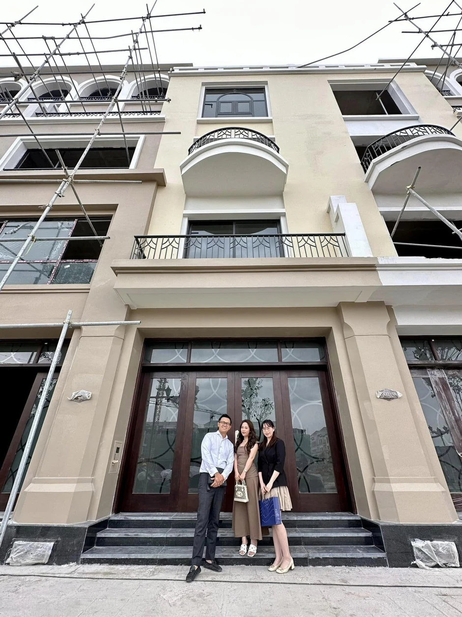 MC SN 1987 từng dẫn Chiếc Nón Kỳ Diệu: Thu nhập khủng, giàu nhất nhì VTV, sở hữu nhà liền kề lẫn chung cư Hà Nội MC SN 1987 từng dẫn Chiếc Nón Kỳ Diệu: Thu nhập khủng, giàu nhất nhì VTV, sở hữu nhà liền kề lẫn chung cư Hà Nội