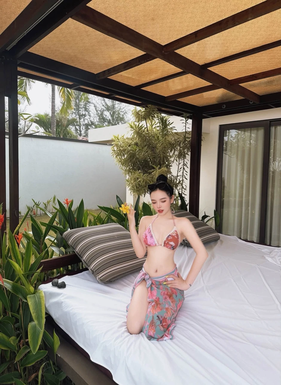 Mẹ 3 con vẫn tự tin khoe dáng, nhan sắc ấn tượng của hot girl U40 khiến CĐM phải trầm trồ Mẹ 3 con vẫn tự tin khoe dáng, nhan sắc ấn tượng của hot girl U40 khiến CĐM phải trầm trồ