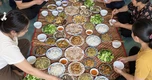 Mẹ chồng gọi tôi ra nói chuyện riêng sau đám giỗ, câu đầu tiên bà hỏi khiến tôi tỉnh người