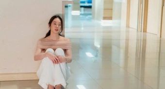 Mẹ chồng nằm liệt giường, con dâu bỏ việc ở nhà chăm sóc, 6 tháng sau bà làm điều không ai ngờ tới