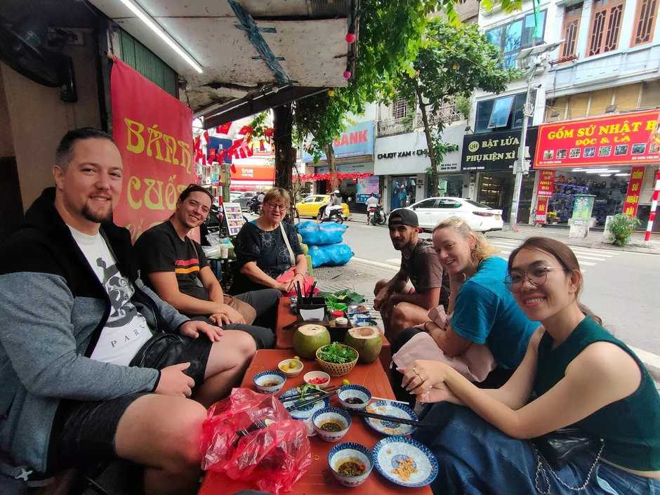 Mẹ chồng Pháp mê sang Việt Nam phượt xe máy, hát đám cưới Mẹ chồng Pháp mê sang Việt Nam phượt xe máy, hát đám cưới