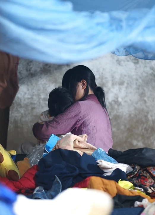 Mẹ của 4 em nhỏ ở Lâm Đồng lên tiếng: “Họ hàng không ưa nên tôi không dám về. Ai nói sao thì nói” Mẹ của 4 em nhỏ ở Lâm Đồng lên tiếng: “Họ hàng không ưa nên tôi không dám về. Ai nói sao thì nói”