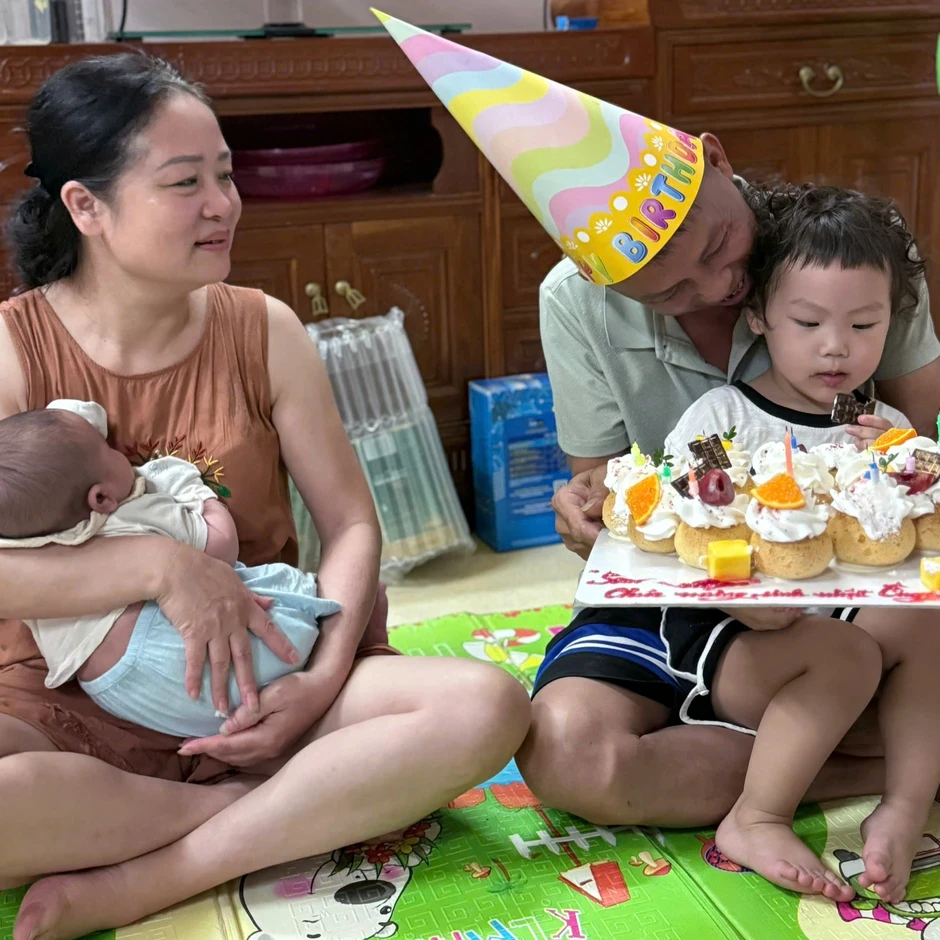 Mẹ đẻ gạt ngại ngần, đến ở nhà thông gia tại Hà Nội 1 tháng chăm con cháu Mẹ đẻ gạt ngại ngần, đến ở nhà thông gia tại Hà Nội 1 tháng chăm con cháu