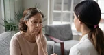 Mẹ đẻ liên tục gọi điện vay tiền với đủ lý do, tôi bí mật về quê tìm hiểu: Vừa bước chân ra chợ, tôi đã chết lặng