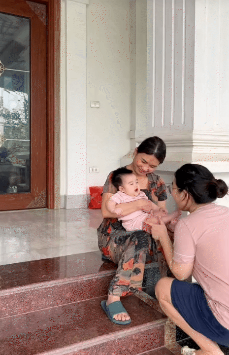 Mẹ đẻ sống chung một nhà với bố mẹ chồng: Bà ngoại Nghệ An lấy nước mắt của bao người bằng cách này!