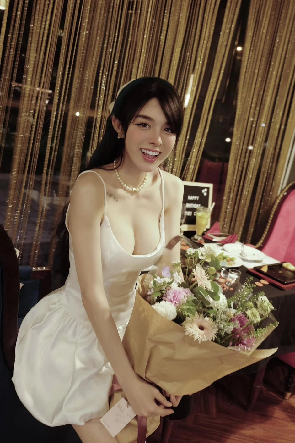 Mẹ đơn thân ở Ninh Bình từng có con gái riêng, lấy chàng trai tân nổi tiếng kém 3 tuổi, được đối xử không tin nổi Mẹ đơn thân ở Ninh Bình từng có con gái riêng, lấy chàng trai tân nổi tiếng kém 3 tuổi, được đối xử không tin nổi