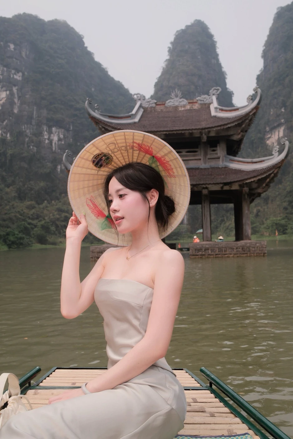 Mê mẩn với khung cảnh Tràng An non nước, qua bộ ảnh của hot girl xinh đẹp này Mê mẩn với khung cảnh Tràng An non nước, qua bộ ảnh của hot girl xinh đẹp này