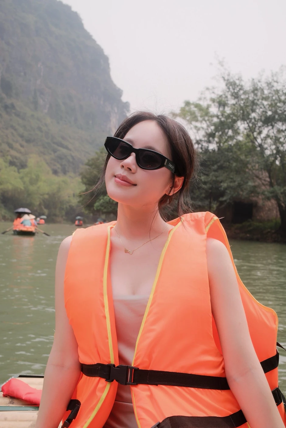 Mê mẩn với khung cảnh Tràng An non nước, qua bộ ảnh của hot girl xinh đẹp này Mê mẩn với khung cảnh Tràng An non nước, qua bộ ảnh của hot girl xinh đẹp này