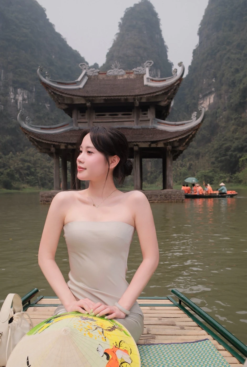Mê mẩn với khung cảnh Tràng An non nước, qua bộ ảnh của hot girl xinh đẹp này Mê mẩn với khung cảnh Tràng An non nước, qua bộ ảnh của hot girl xinh đẹp này