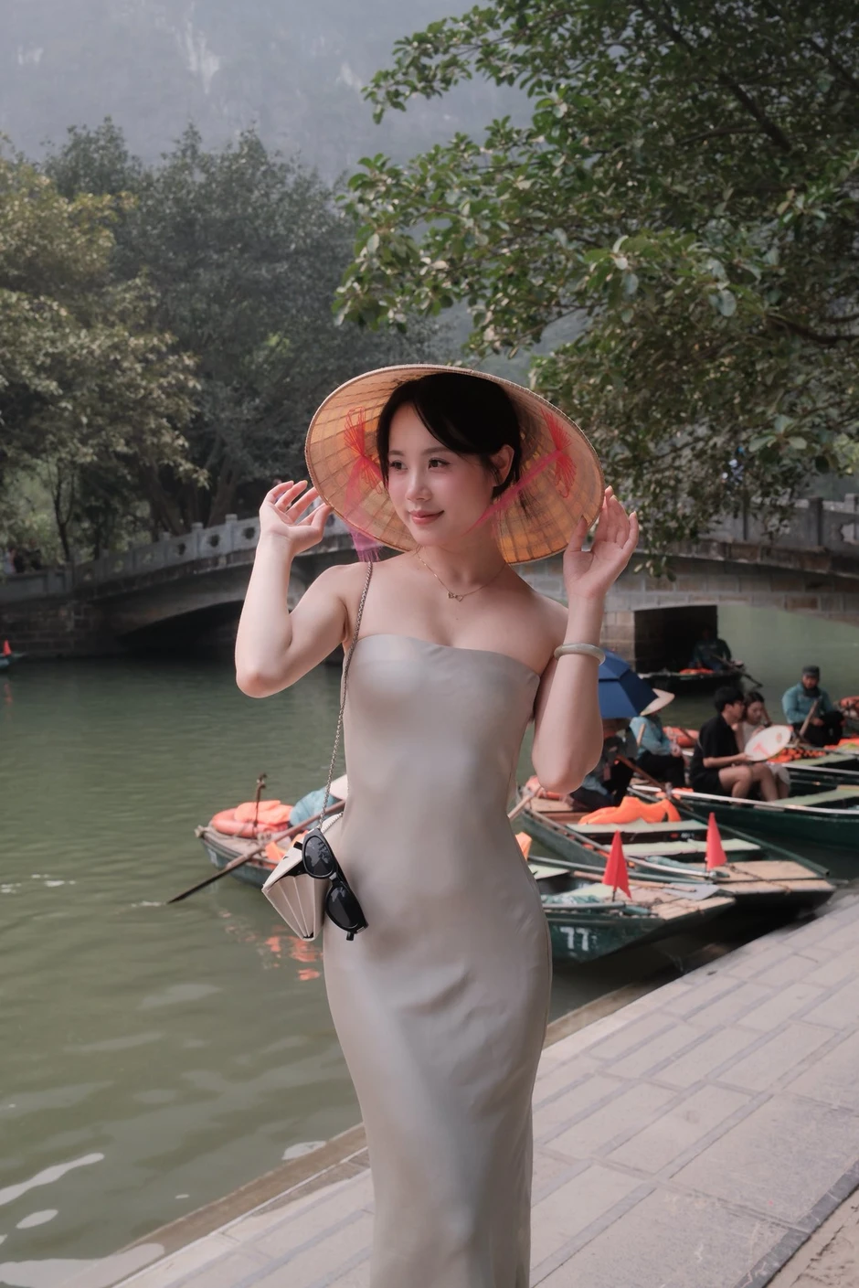 Mê mẩn với khung cảnh Tràng An non nước, qua bộ ảnh của hot girl xinh đẹp này Mê mẩn với khung cảnh Tràng An non nước, qua bộ ảnh của hot girl xinh đẹp này