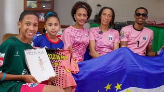Mẹ thủ môn Vozinha được cấp visa sang Mỹ xem World Cup - Báo TinVina
