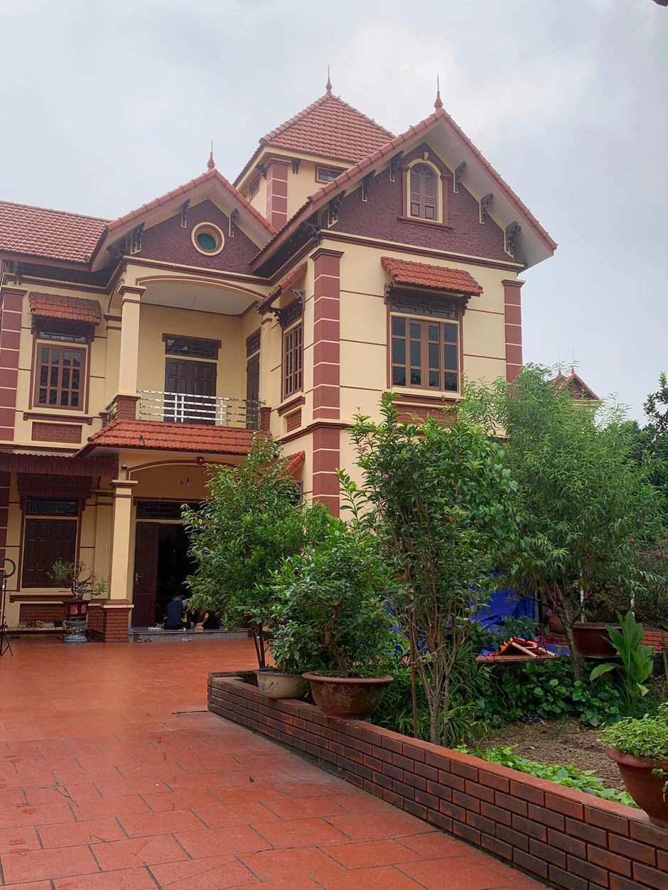 Mẹ trẻ về quê ở nhà vườn 700m2, mỗi ngày đi 60km lên phố Hà Nội làm việc