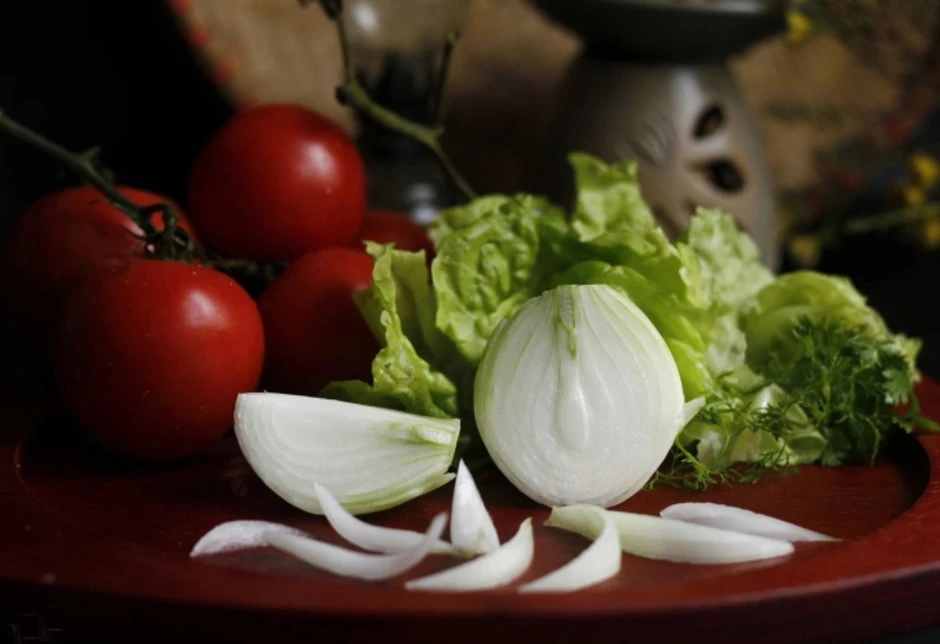 Mẹo cắt hành tây không cay mắt - Báo TinVina Cooking Mẹo cắt hành tây không cay mắt - Báo TinVina Cooking