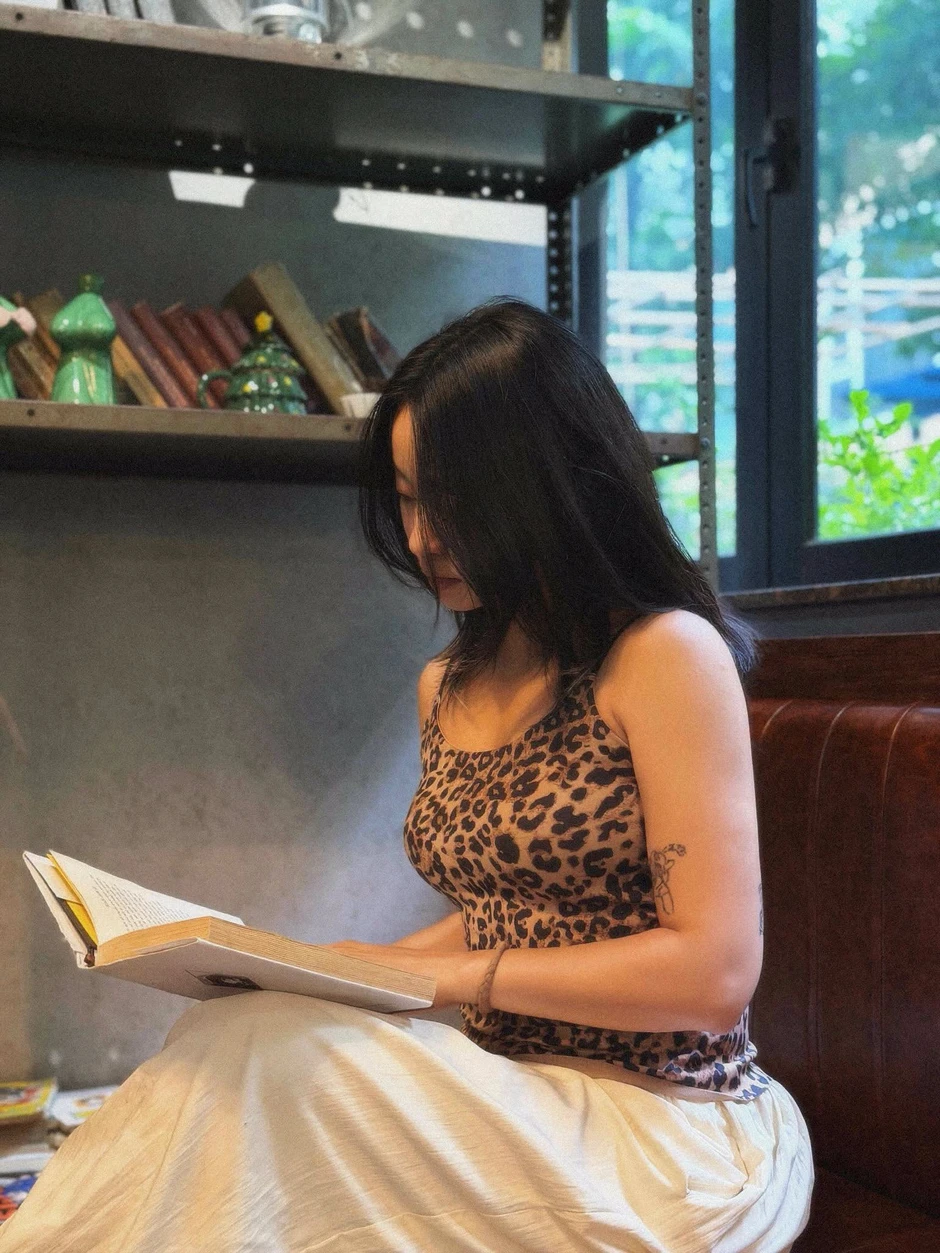 Mi Vân gần 40 tuổi bị bố mẹ mắng vì lên mạng comment “trẻ trâu” Mi Vân gần 40 tuổi bị bố mẹ mắng vì lên mạng comment “trẻ trâu”