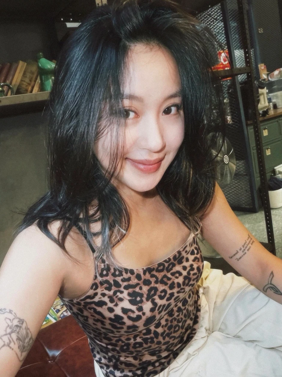 Mi Vân gần 40 tuổi bị bố mẹ mắng vì lên mạng comment “trẻ trâu” Mi Vân gần 40 tuổi bị bố mẹ mắng vì lên mạng comment “trẻ trâu”