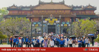 Mở cửa di tích dịp Giải phóng Huế, hàng nghìn du khách tham quan