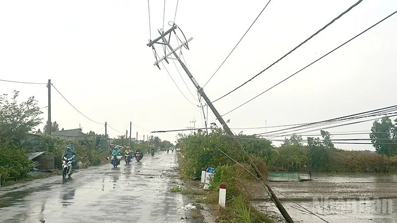 Mối nguy hiểm dông lốc, sét khi thời tiết chuyển mùa Mối nguy hiểm dông lốc, sét khi thời tiết chuyển mùa
