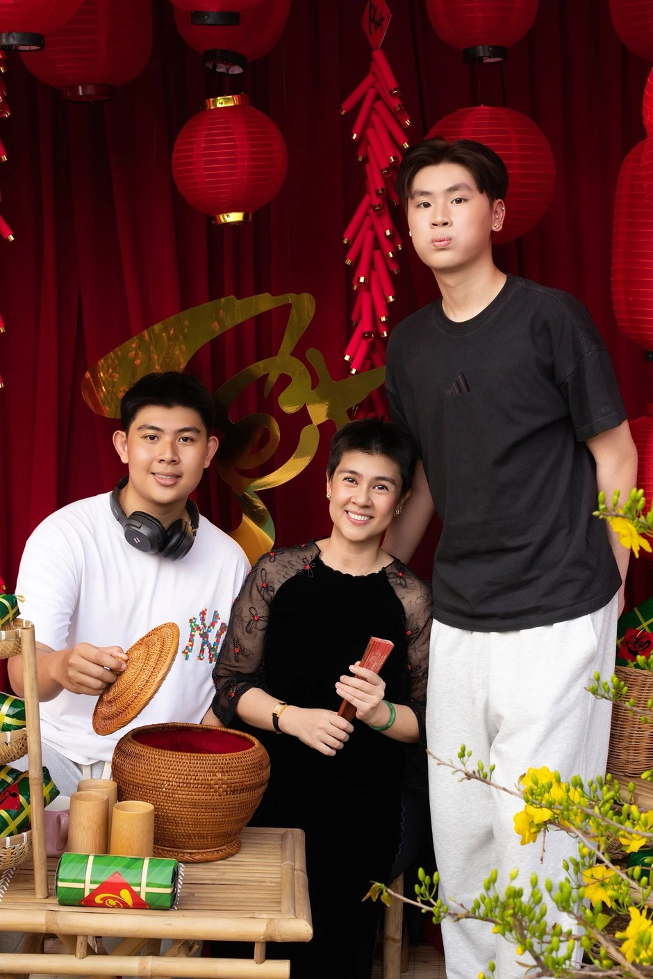 Mối quan hệ giữa Hạt Dẻ và con trai diễn viên Kim Thư