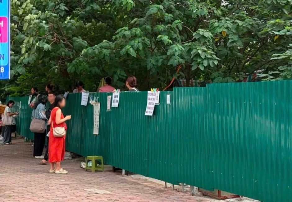 Mua bán 'du kích' trên vỉa hè Hà Nội Mua bán 'du kích' trên vỉa hè Hà Nội
