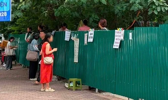 Mua bán 'du kích' trên vỉa hè Hà Nội