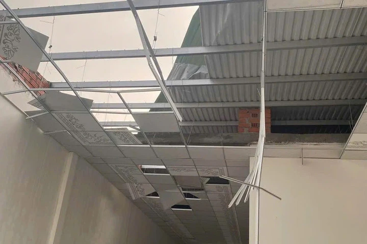 Mưa dông kèm gió giật mạnh tại Lâm Đồng và Gia Lai, nhiều nhà tốc mái Mưa dông kèm gió giật mạnh tại Lâm Đồng và Gia Lai, nhiều nhà tốc mái