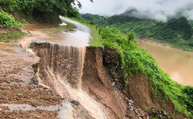 Mưa lớn, Điện Biên bị thiệt hại về giao thông, nhà ở của nhân dân Mưa lớn, Điện Biên bị thiệt hại về giao thông, nhà ở của nhân dân