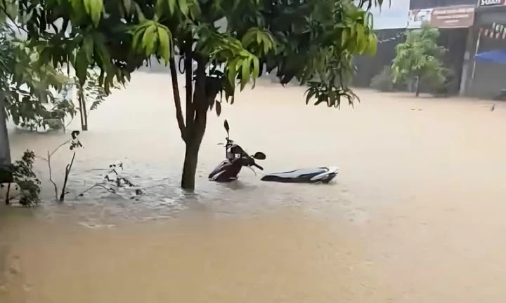 Mưa lớn gây ngập úng nhiều khu vực ở Lào Cai Mưa lớn gây ngập úng nhiều khu vực ở Lào Cai