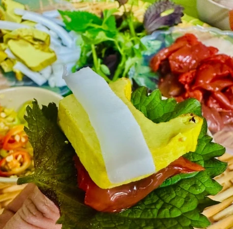 Mùa sứa đỏ trên phố....