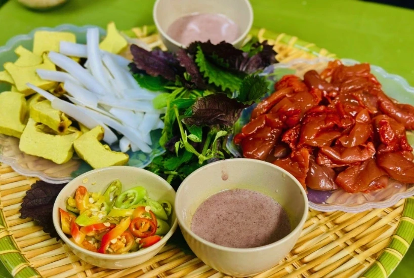 Mùa sứa đỏ trên phố....