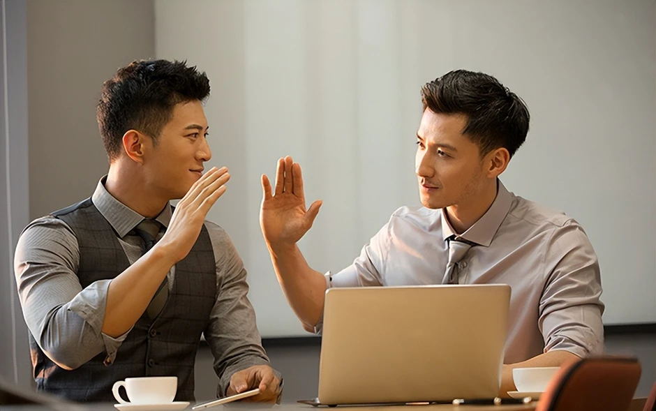 Mừng cưới đồng nghiệp 7 triệu đồng nhưng nhận lại quà là chiếc cốc cũ, tôi cắt đứt quan hệ: 6 tháng sau hối hận vì lý do không ngờ